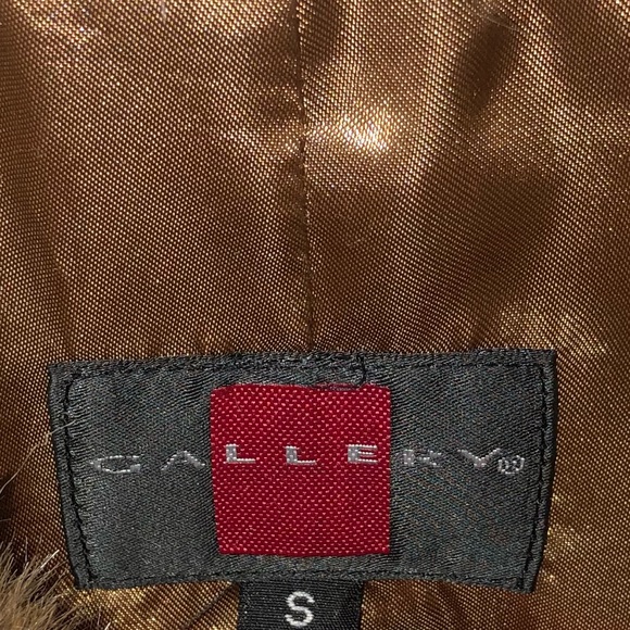 FAUX FUR JACKET SIZE SMALL - Picture 2 of 8